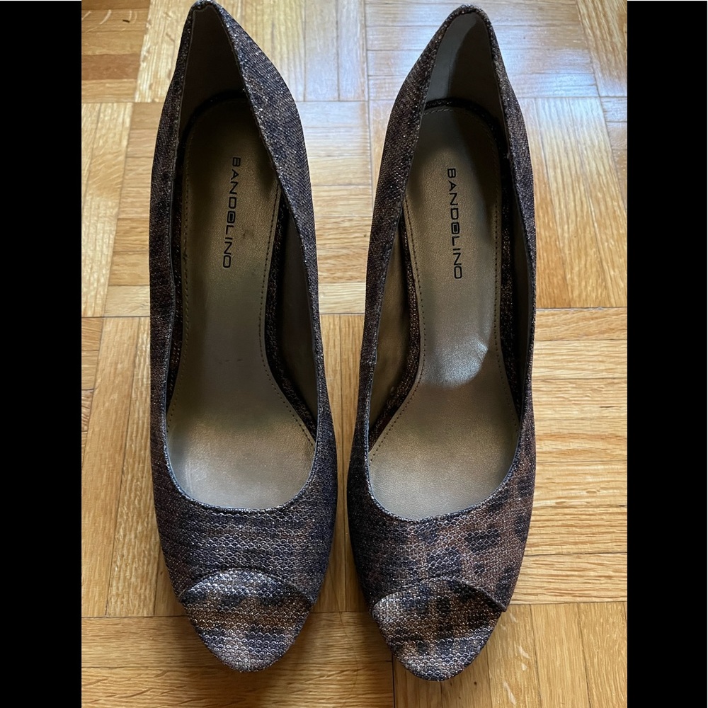 Bandolino Shiny Pump in Size 8.5